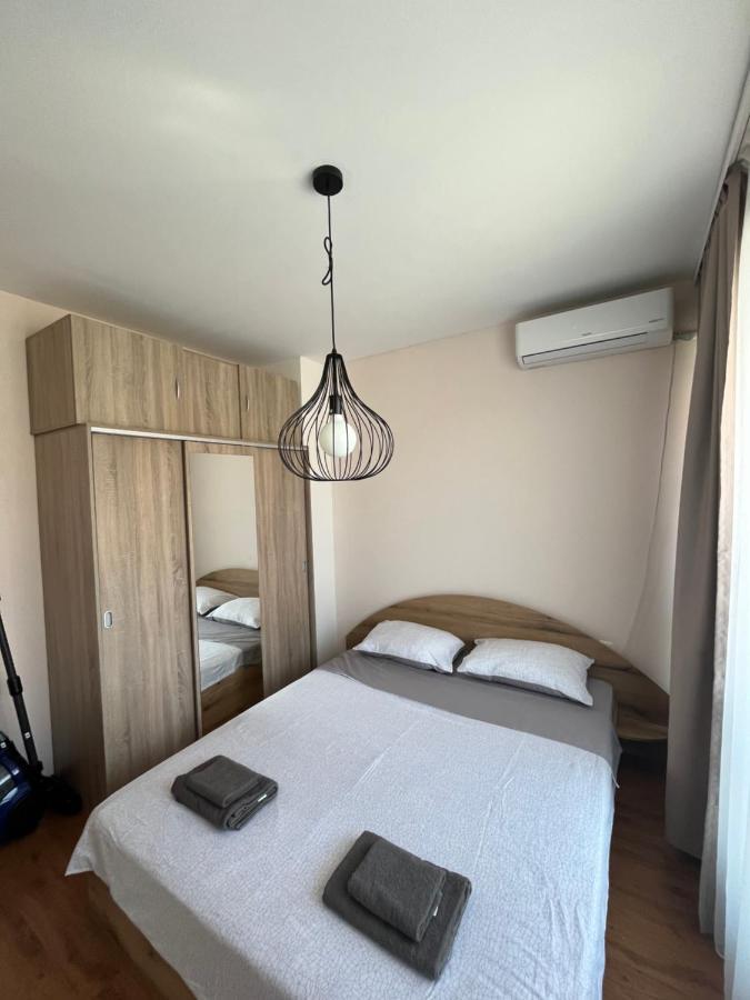 Apartment Happy Holiday 2 Burgas City Eksteriør billede